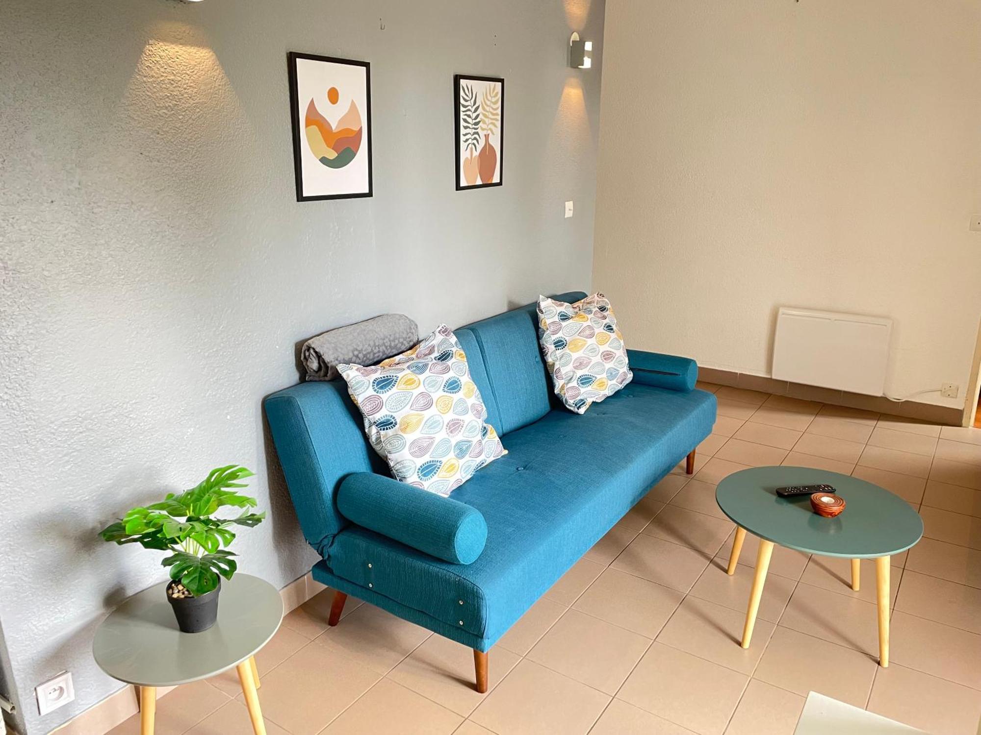 Apartment T3-balcon Plein Sud-acces Direct Au Bord Du Loing *